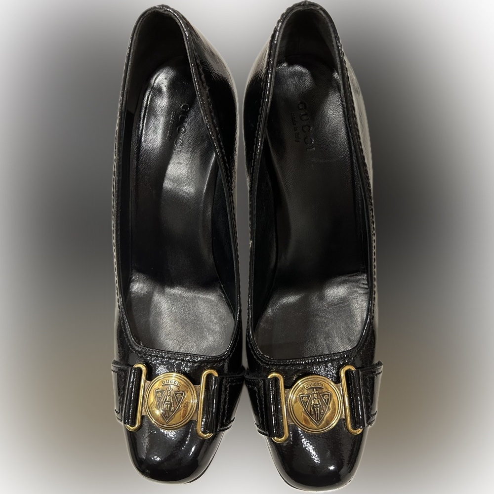 GUCCI  - Hysteria Logo Medallion 3” Heels